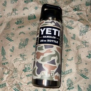 NWT Yeti 26oz chug cap camo